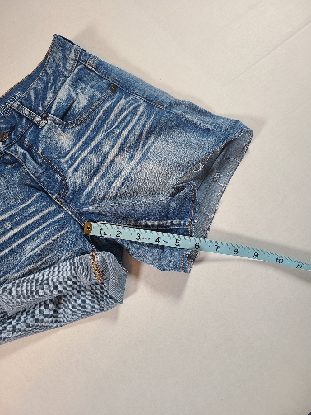 American Eagle Outfitters Womens Denim Jean Shorts Super Stretch Waistband Sz 8 - Picture 8 of 9